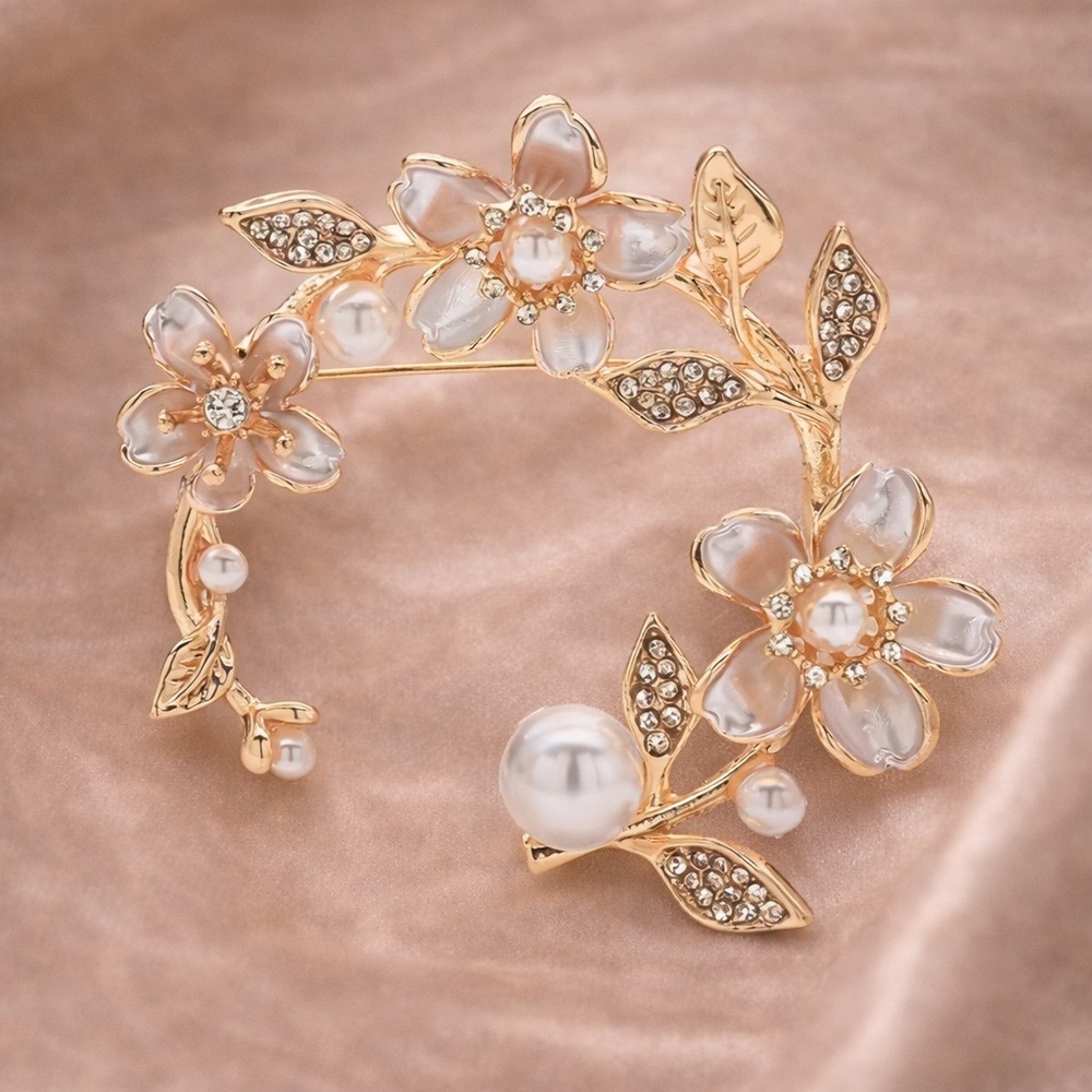 Floral Gold Pearl Elegant Brooch - Picture 3 of 5